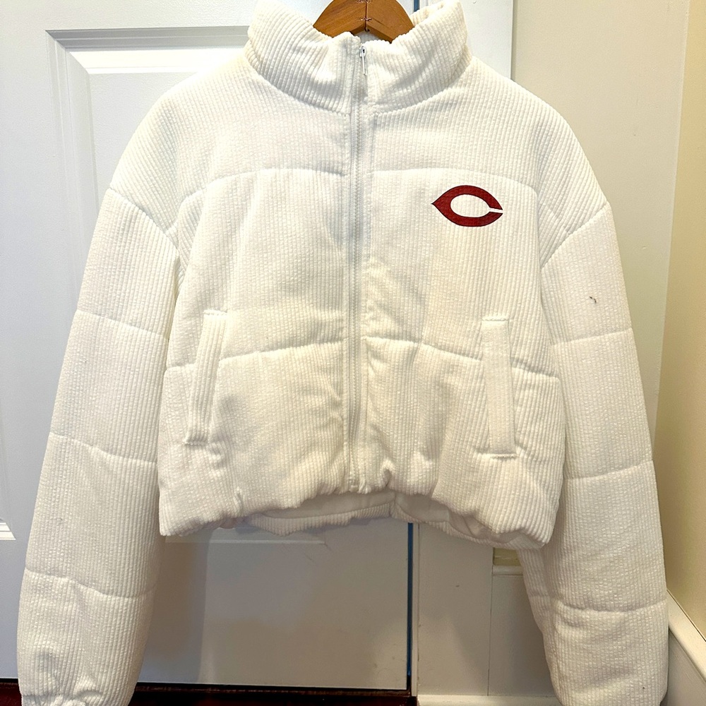 White, cropped, Chicago Bears zip-up.